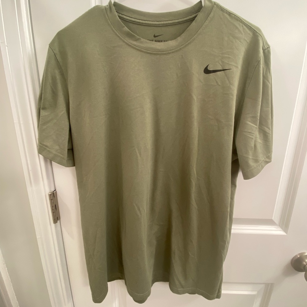 Mens Large Nike dri-fit tee